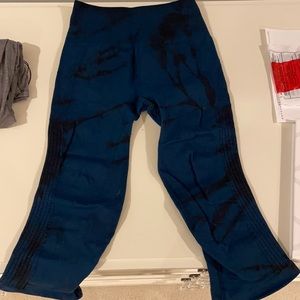 Lulu cropped leggings.